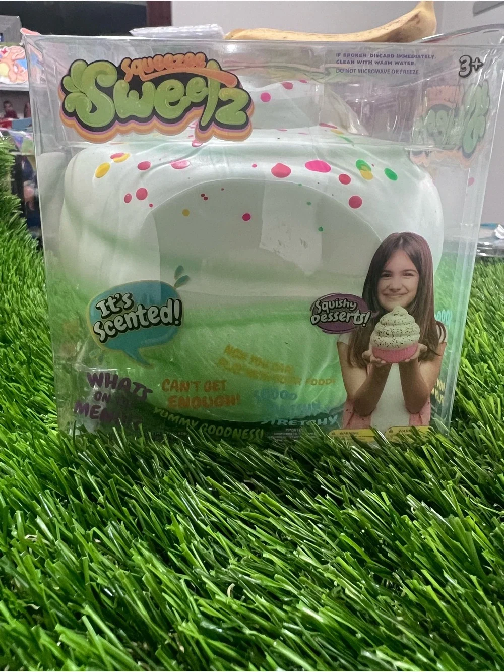 Squishmallow Sweetz Scented Squishy Dessert - White & Green Cupcake